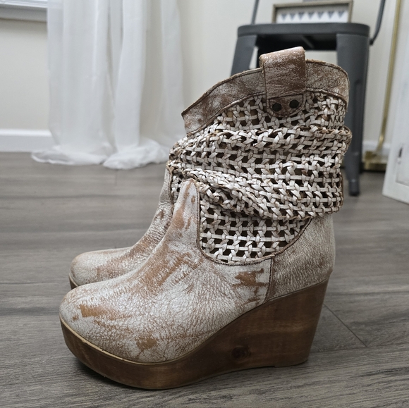 Bed Stu Tan and Cream Ankle Boots - Picture 2 of 11